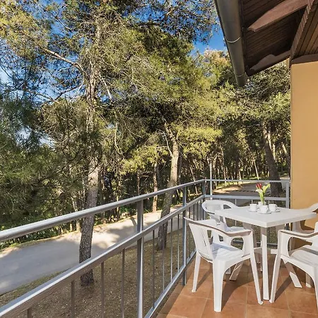 Kanegra Plava Laguna Parco vacanze 2*