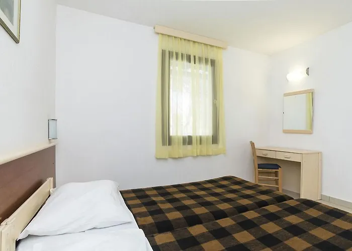 Kanegra Plava Laguna Parco vacanze 2*