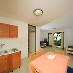 Kanegra Plava Laguna Üdülőpark 2*