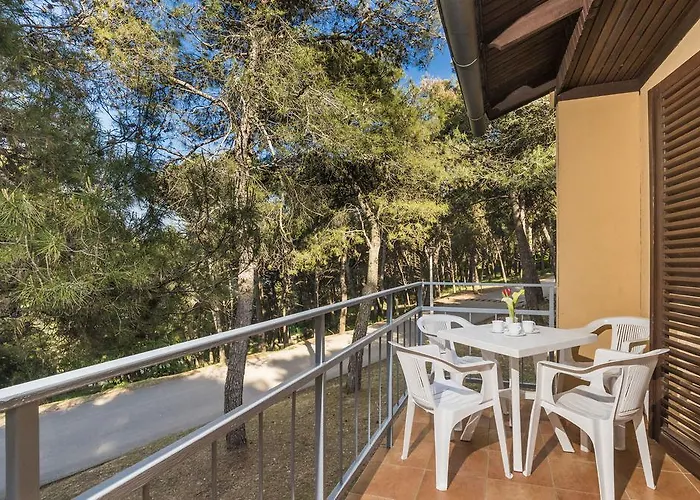 Kanegra Plava Laguna Üdülőpark 2*